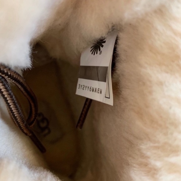 UGG Adirondack III Chestnut Waterproof Boots - Picture 9 of 10